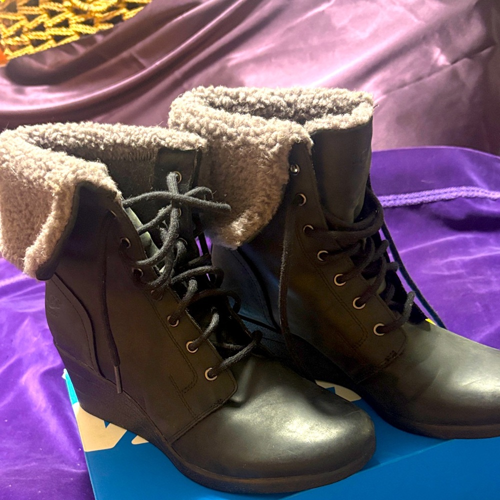 UGG Black Lace Up Wedge Boots Sz 10